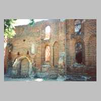 111-1095 Teilansicht der Wehlauer Kirche im Sommer 1995.jpg